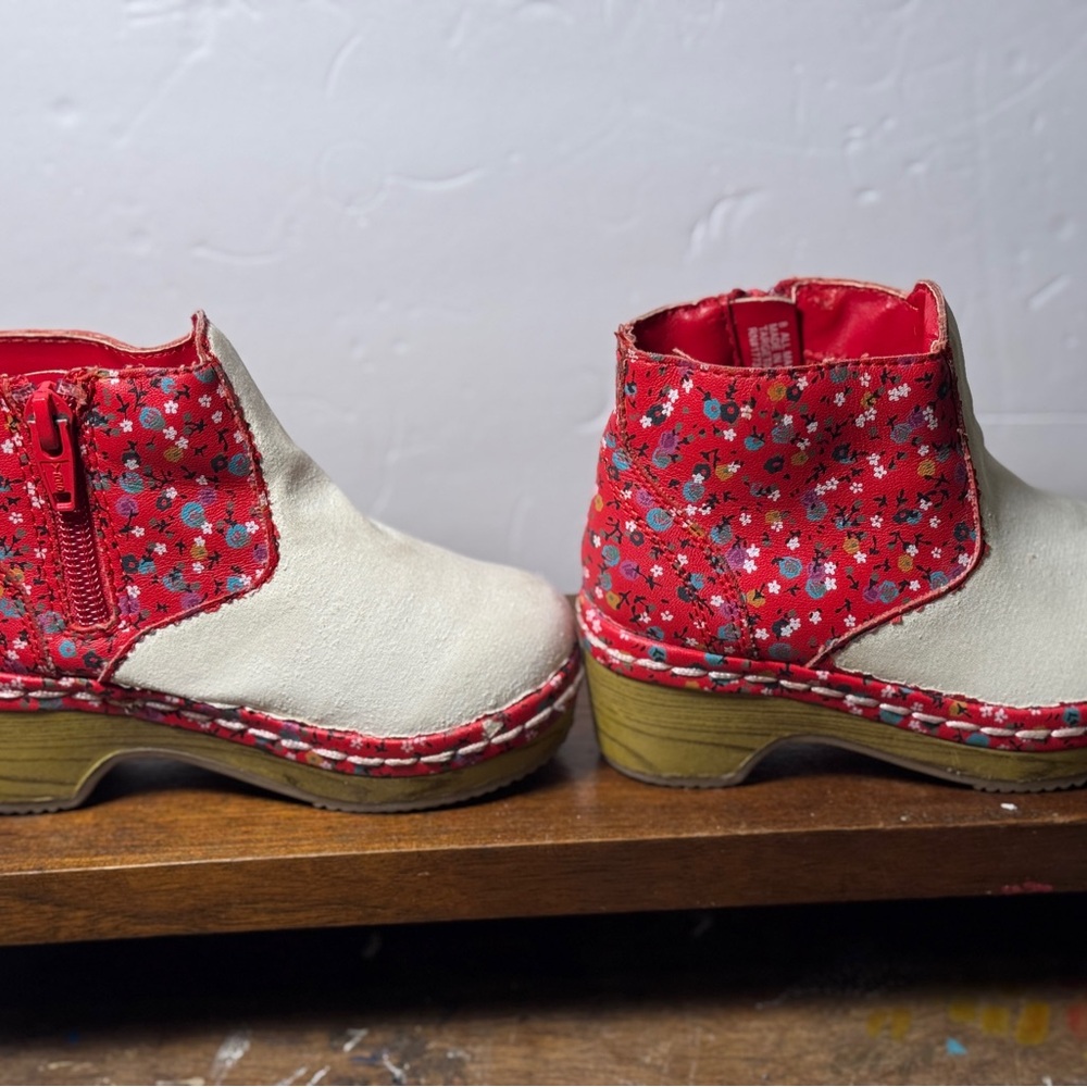 Oshkosh Genuine Kids Target Red and white Boots flowers girls size 8 - Picture 5 of 11